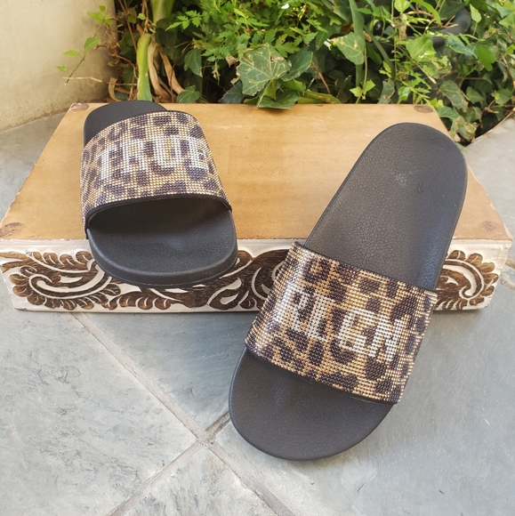 Casual Chic True Religion Crystal Leopard Slides - Picture 2 of 9